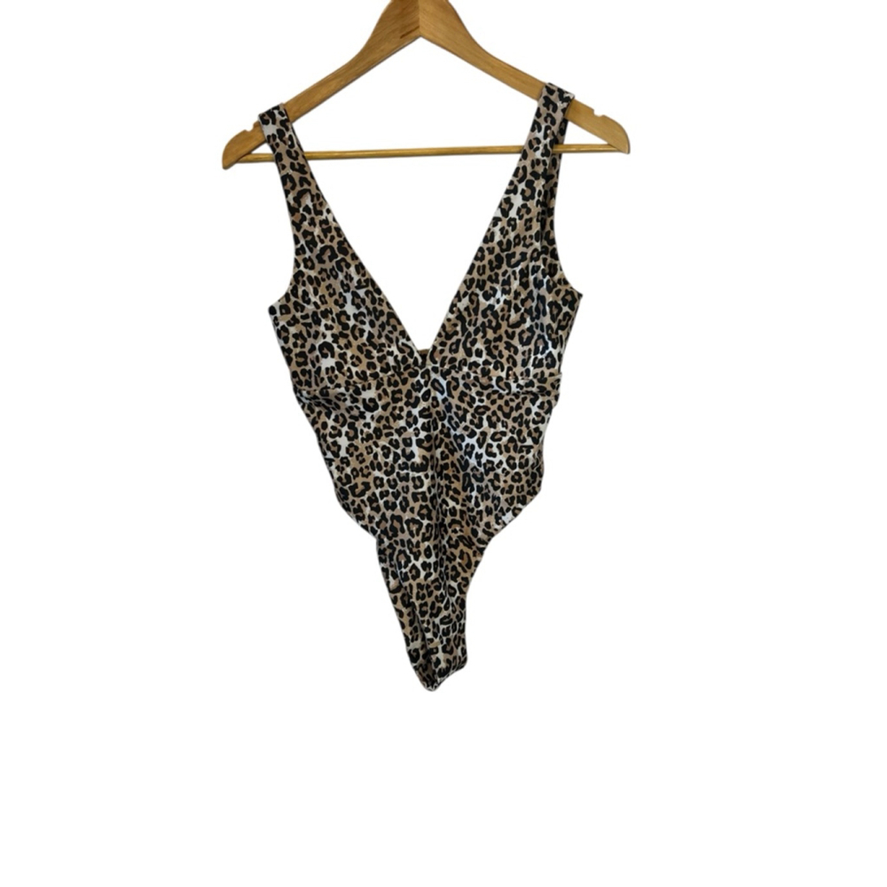 New Without Tags MOONSTONE Leopard Print Bodysuit Deep V Stretch Top Small